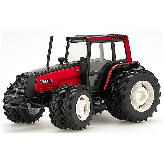 Traktorius Valtra su sudvigubintais ratais MEGA 179